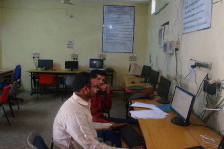 Navyug Arts and Commerce College campus in Jabalpur, Madhya Pradesh, India — photo 3