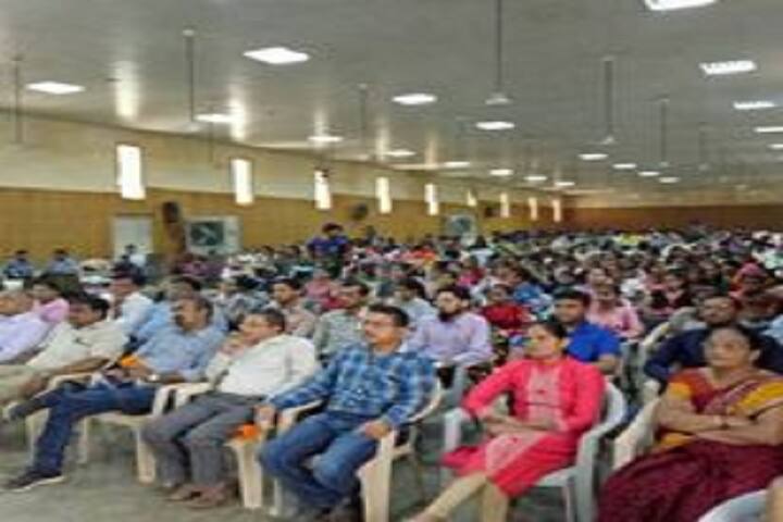 Shri BH Gandhi BBA College campus in Himmatnagar, Gujarat, India — photo 5