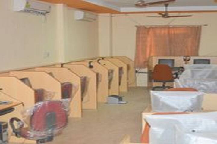 Shri BH Gandhi BBA College campus in Himmatnagar, Gujarat, India — photo 6