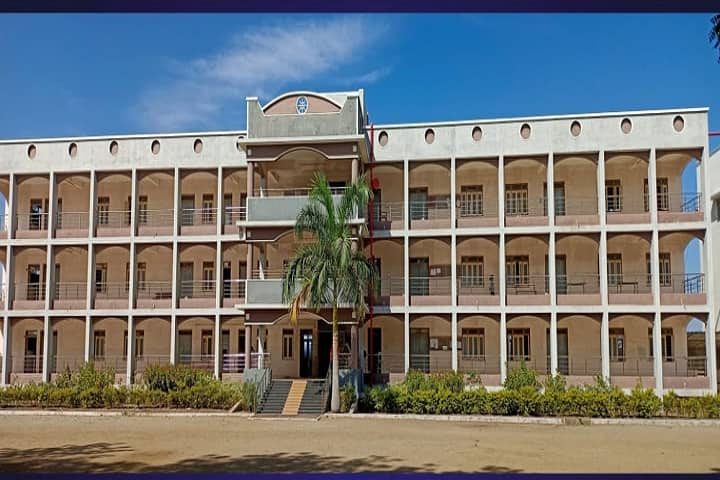 Shree Umiyaji Mahila College campus in Jamnagar, Gujarat, India — photo 1