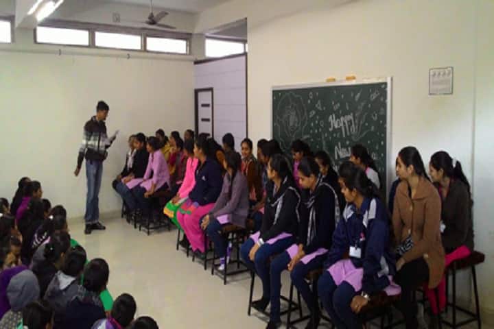 Shree Umiyaji Mahila College campus in Jamnagar, Gujarat, India — photo 2