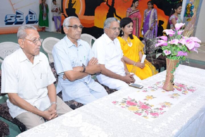 Shree Umiyaji Mahila College campus in Jamnagar, Gujarat, India — photo 4