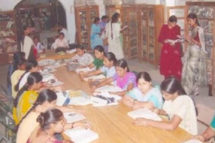 Hitkarini Mahila Mahavidyalaya campus in Jabalpur, Madhya Pradesh, India — photo 2
