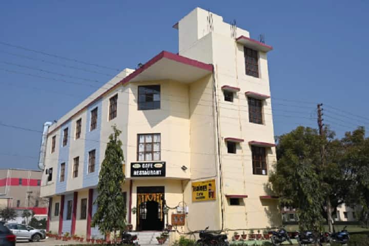 Varun Arjun University campus in Shahjahanpur, Uttar Pradesh, India — photo 4