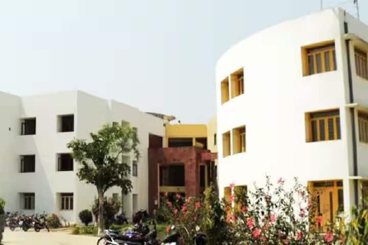 Smt Satyawati Devi Institute of Education and Technology campus in Shahjahanpur, Uttar Pradesh, India — photo 1
