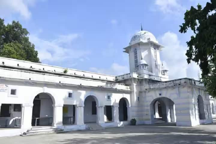 Maharani Lal Kunwari PG College campus in Gonda, Uttar Pradesh, India — photo 1