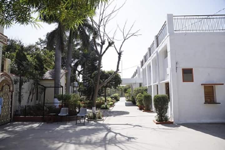 Pooranmal Ramlal Degree College campus in Saharanpur, Uttar Pradesh, India — photo 2