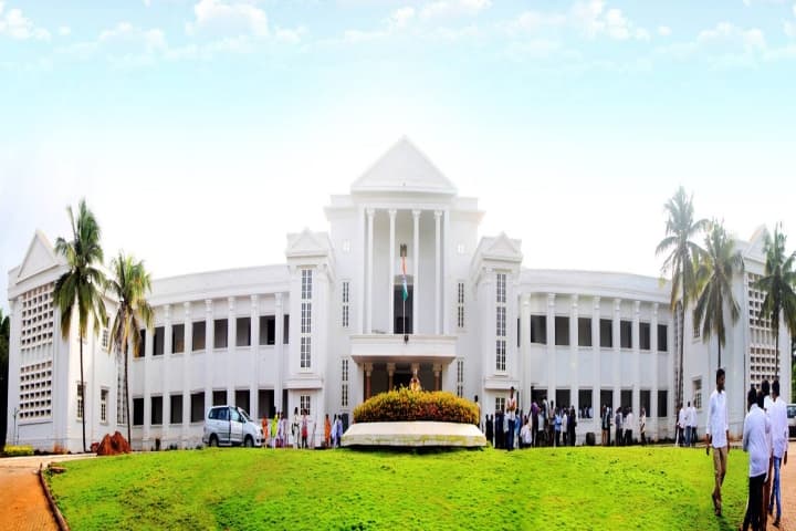 KLE Technological University campus in Hubli, Karnataka, India — photo 1