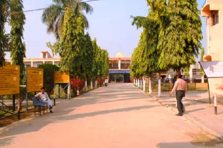 Ranjit Singh Memorial PG College campus in Bijnor, Uttar Pradesh, India — photo 1