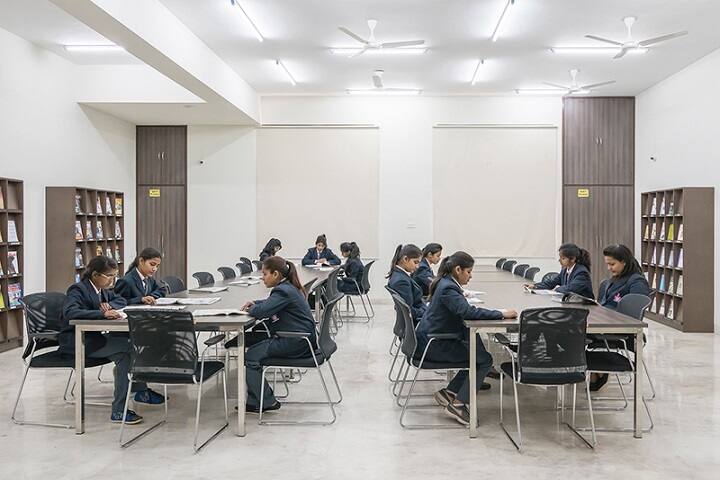 Shri Ratanlal Kanwarlal Patni Girls College campus in Kishangarh, Rajasthan, India — photo 3