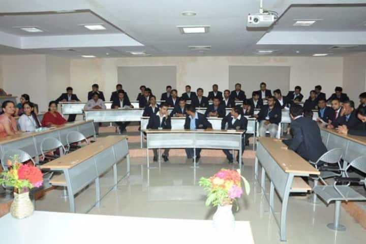 CU Shah College of Engineering and Technology campus in Surendranagar, Gujarat, India — photo 2