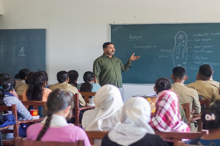 Lokmani Memorial Degree College campus in Bijnor, Uttar Pradesh, India — photo 3