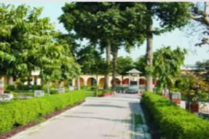 Jatan Swaroop Post Graduate College campus in Bulandshahr, Uttar Pradesh, India — photo 1
