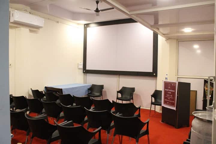 Ayurved Mahavidyalaya Sion Mumbai campus in Mumbai, Maharashtra, India — photo 5