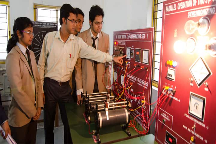 Supreme Knowledge Foundation Group of Institutions campus in Chandannagar, West Bengal, India — photo 4