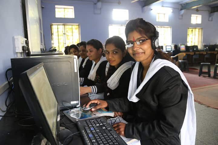 Arya Mahila Vidyapeeth Shiksha Sankul campus in Bharatpur, Rajasthan, India — photo 4