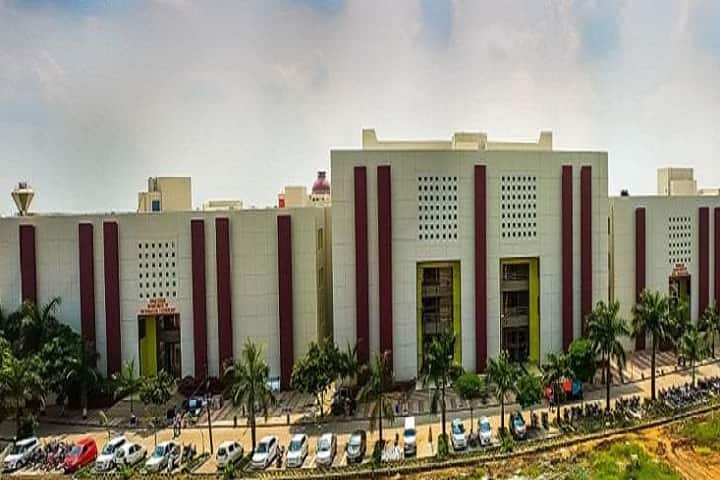 Maniba Bhula Nursing College campus in Tarsadi, Gujarat, India — photo 1