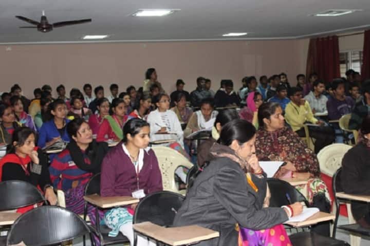 Sadhu Vaswani College campus in Bhopal, Madhya Pradesh, India — photo 3