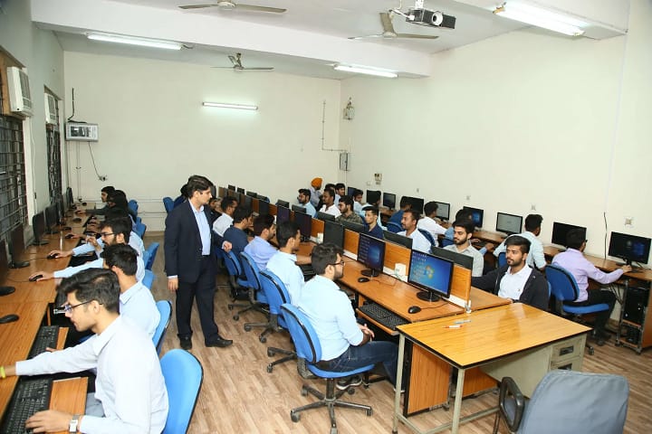 Maharaja Surajmal Institute campus in New Delhi, Delhi, India — photo 4