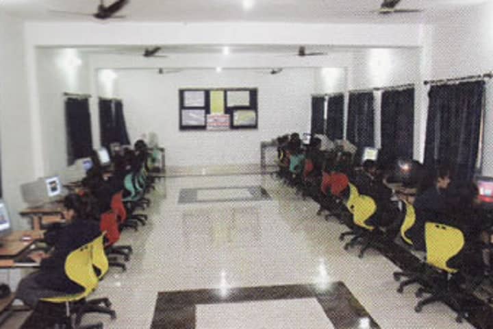 Career Convent Girls College campus in Lucknow, Uttar Pradesh, India — photo 3