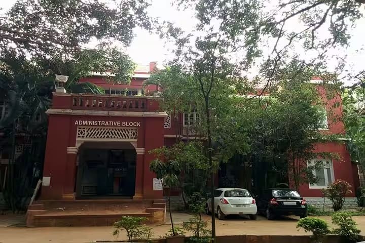 Sree Siddaganga College of Arts Science and Commerce campus in Tumkur, Karnataka, India — photo 1