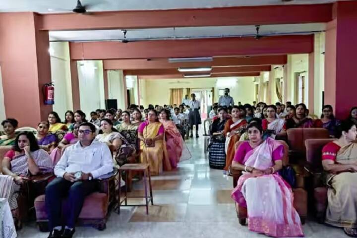 Saroj Lal Ji Mehrotra Bharatiya Vidya Bhavan Girls Degree College campus in Lucknow, Uttar Pradesh, India — photo 4
