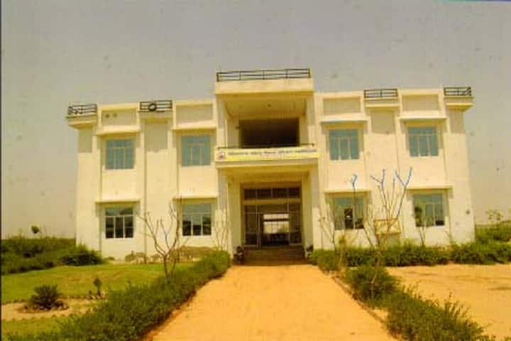 Vivekanand Girl's Teacher Training College campus in Alwar, Rajasthan, India — photo 1