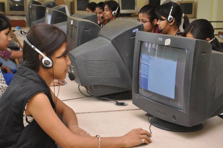 Rawat PG Girls College campus in Jaipur, Rajasthan, India — photo 5