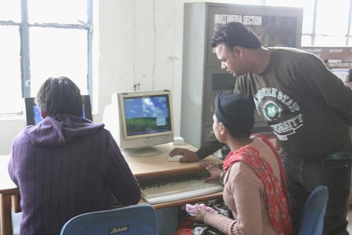 Jagdish Chandra DAV College campus in Hoshiarpur, Punjab, India — photo 5