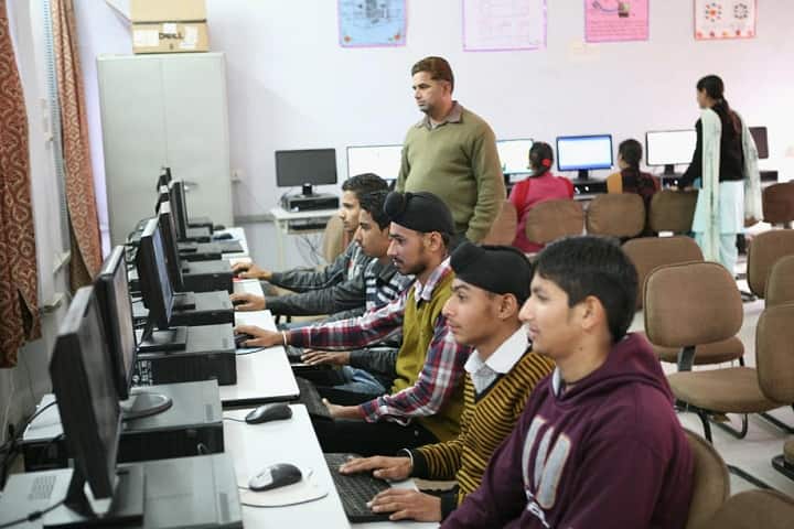 Jagdish Chandra DAV College campus in Hoshiarpur, Punjab, India — photo 6