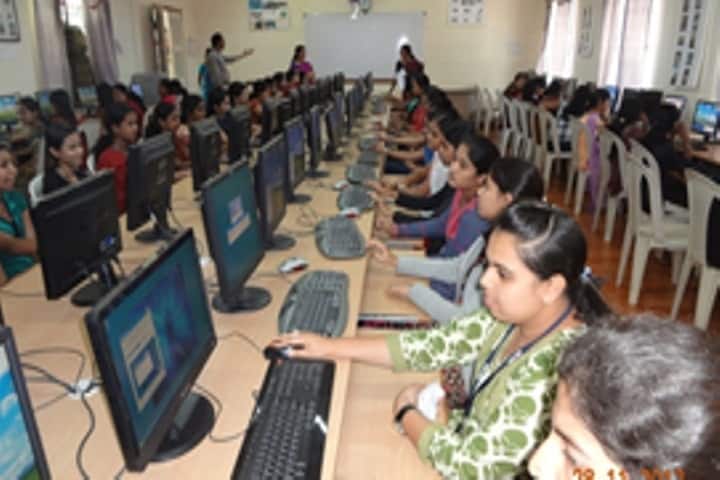 MMK and SDM Mahila Maha Vidyalaya campus in Mysuru, Karnataka, India — photo 4