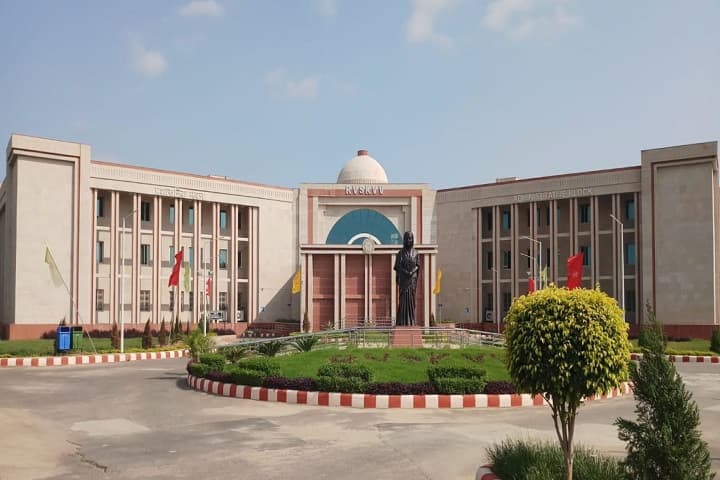 Rajmata Vijayaraje Scindia Krishi Vishwavidyalaya campus in Gwalior, Madhya Pradesh, India — photo 2