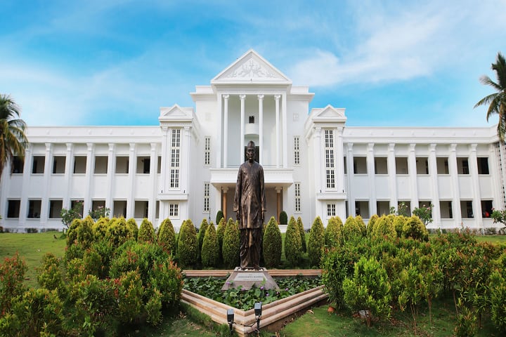 KLE Society's BV Bhoomaraddi College of Engineering and Technology campus in Hubli, Karnataka, India — photo 1