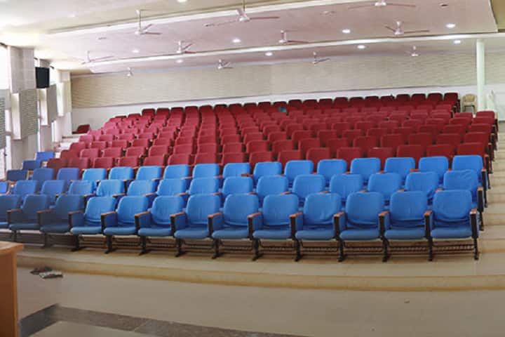 KLE Society's BV Bhoomaraddi College of Engineering and Technology campus in Hubli, Karnataka, India — photo 6