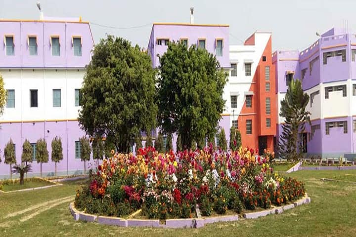 Gobardanga Hindu College campus in Gobardanga, West Bengal, India — photo 3