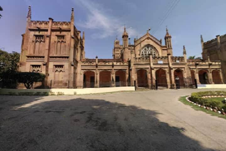 Sampurnanand Sanskrit Vishwavidyalaya, Varanasi campus in Varanasi, Uttar Pradesh, India
