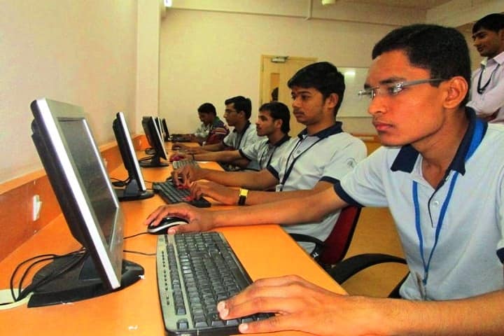 Vivekanand College of Computer Science and Management campus in Rajkot, Gujarat, India — photo 2