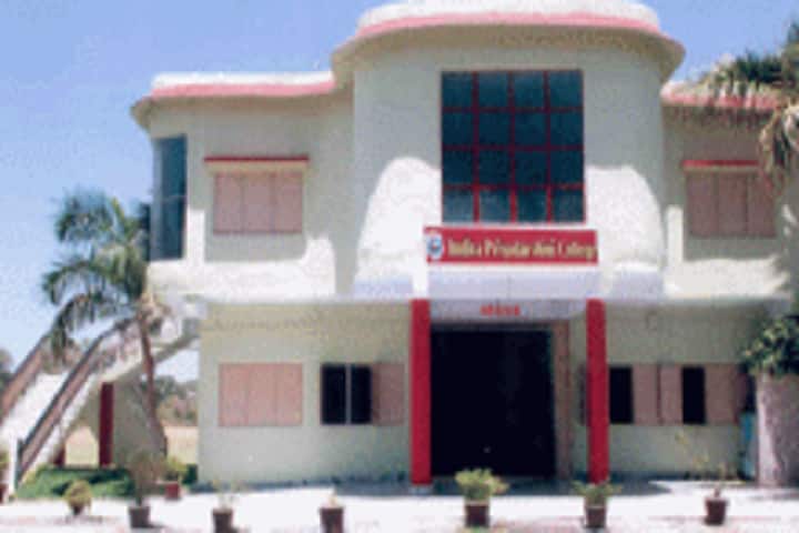 Indira Priyadarshani College campus in Bhopal, Madhya Pradesh, India — photo 1
