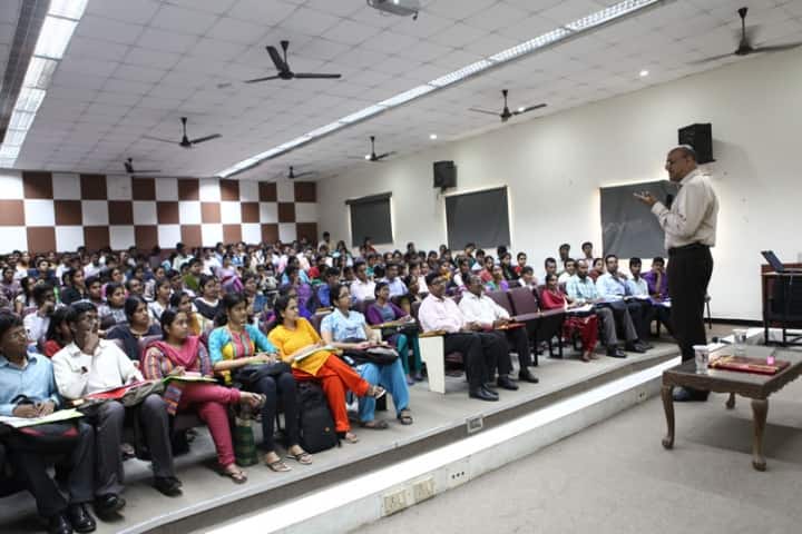 MOP Vaishnav College for Women campus in Chennai, Tamil Nadu, India — photo 3