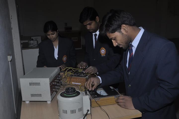 Oriental Institute of Science and Technology campus in Kugawan, Madhya Pradesh, India — photo 4