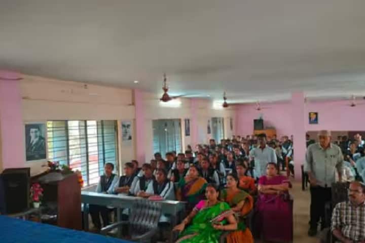 Chatrapathi Sivaji Tri Sathajayanthi Government Kalasala campus in Jangareddigudem, Andhra Pradesh, India — photo 5