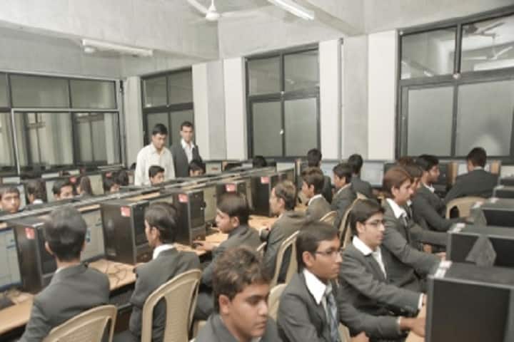 Acharya Motibhai Patel Institute of Computer Studies campus in Mehsana, Gujarat, India — photo 4