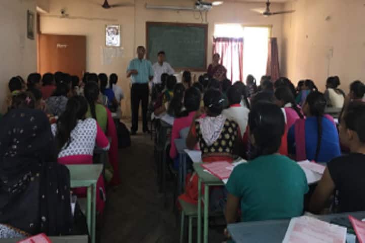 Shri JM Patel Arts and Smt MN Patel Commerce Mahila College campus in Mehsana, Gujarat, India — photo 1