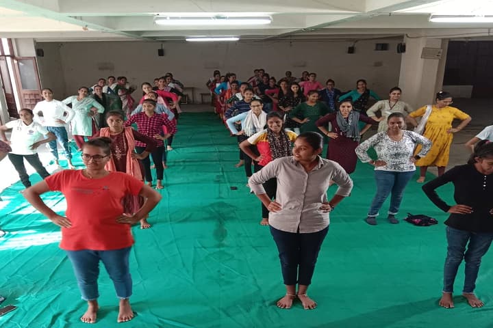 Shri JM Patel Arts and Smt MN Patel Commerce Mahila College campus in Mehsana, Gujarat, India — photo 5