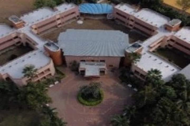 Shree Rang Navchetan Mahila Arts College campus in Bharuch, Gujarat, India — photo 3