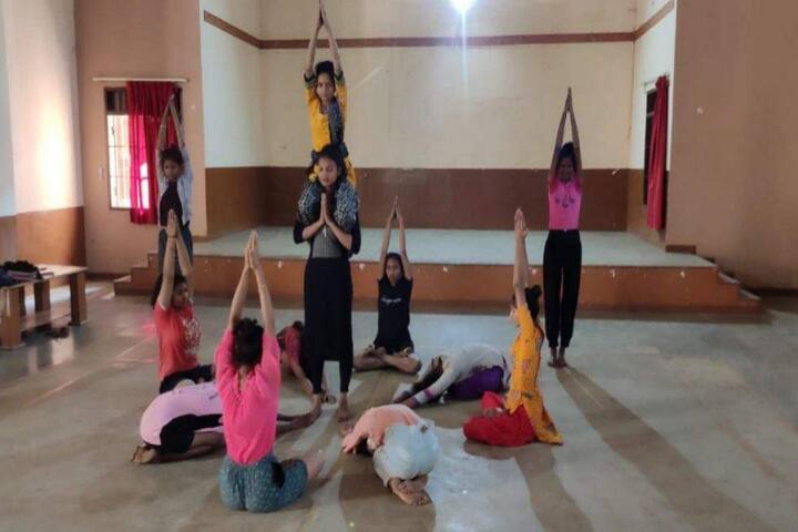 Shree Rang Navchetan Mahila Arts College campus in Bharuch, Gujarat, India — photo 6
