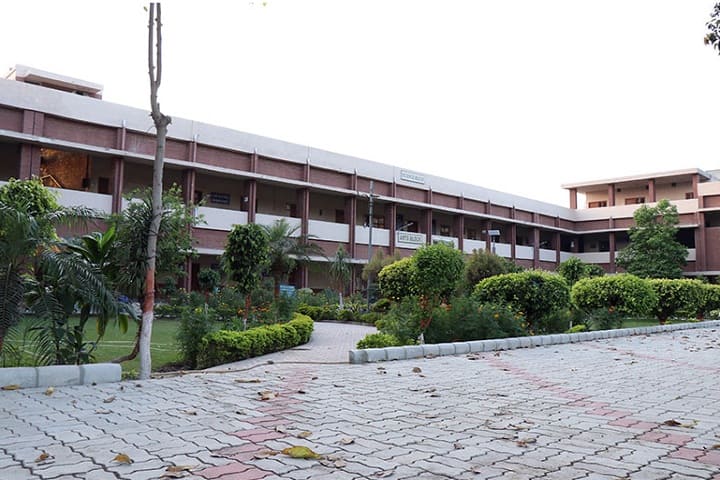 RR Bawa DAV College for Girls campus in Gurdaspur, Punjab, India — photo 1