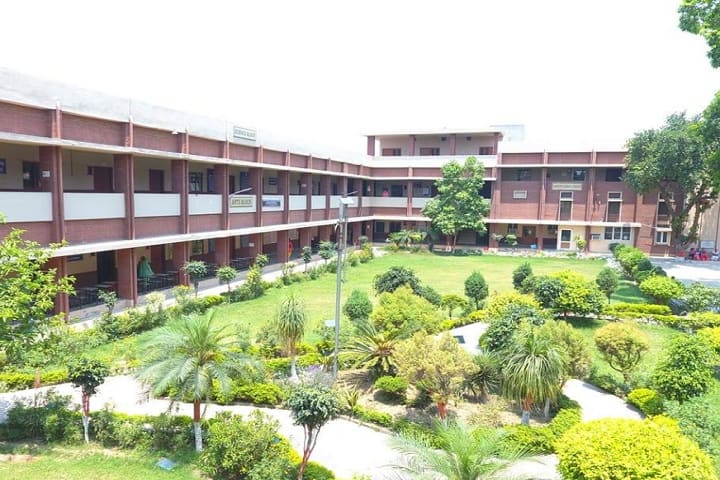 RR Bawa DAV College for Girls campus in Gurdaspur, Punjab, India — photo 3