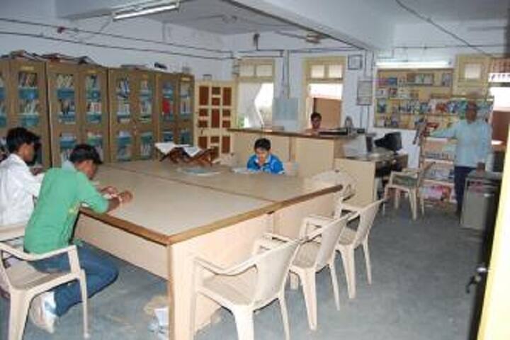 Smt CR Gardi Arts College campus in Panchmahal, Gujarat, India — photo 2