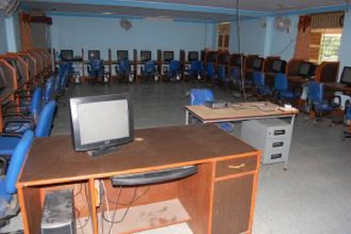 Smt CR Gardi Arts College campus in Panchmahal, Gujarat, India — photo 3